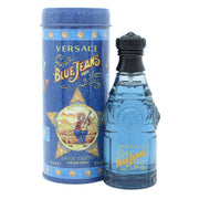 Versace Blue Jeans Eau De Toilette 75 ml, blå flaske i vintage cola-form med cowboyillustration og metalskruelåg