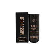 Missguided Babe Night Eau de Parfum 80 ml, mørk violet facetslebet flakon med guldfarvet låg og feminint design.