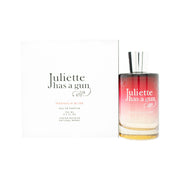 Magnolia Bliss Eau De Parfum Juliette Has A Gun 100 ml, cylindrisk glas i lys rosa med sølvfarvet spraylåg, enkelt