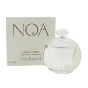 Cacharel Noa Eau de Toilette, Cacharel 50 ml – rund klar glasflaske med perlehvid kerne og sølvfarvet låg.