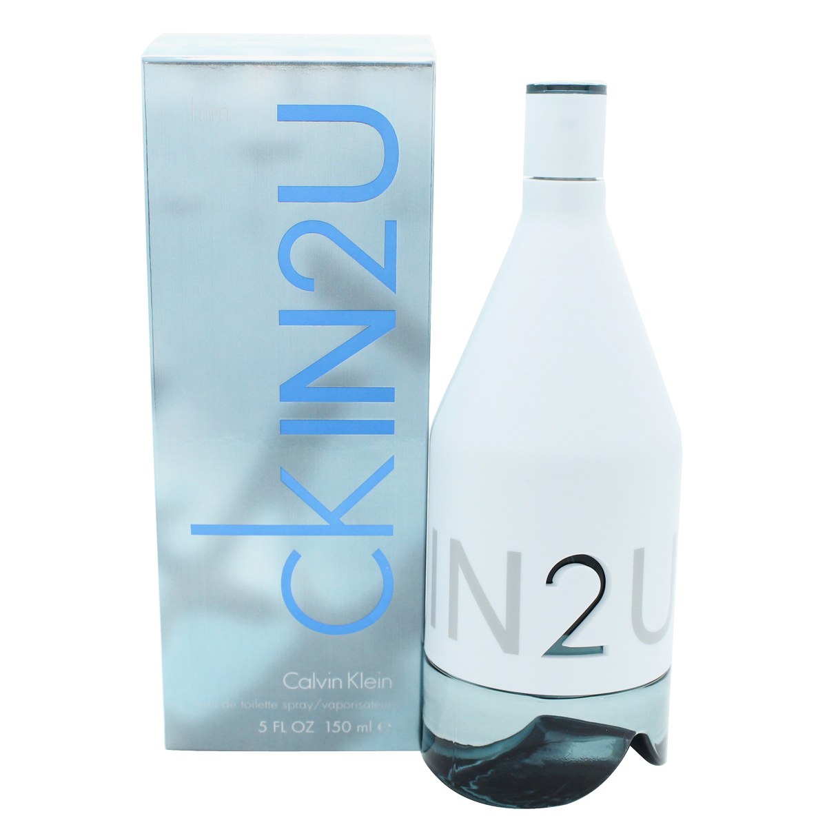 Calvin Klein IN2U Eau de Toilette 150 ml fra Calvin Klein – klar, cylindrisk glasflaske med sølvfarvet top og hvid base.