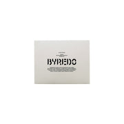 Byredo Black Saffron Eau de Parfum 100 ml – klar glasflakon med afrundet form, hvid etiket og sort magnetisk låg