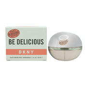 DKNY Be Delicious Fresh Blossom Eau de Parfum, DKNY, 50 ml – lyserød rund glasflakon med sølvkuglelåg i æbleform