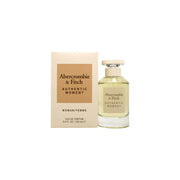 Abercrombie & Fitch Authentic Moment Woman Eau de Parfum 100 ml – klar glasflakon med lyserød duft og sølvfarvet låg
