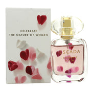 Celebrate N.O.W. Eau De Parfum Escada 30 ml, lyserød cylindrisk flaske med præget blomsterdesign og hvidt låg
