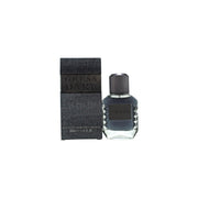 Guess Dare for Men Eau de Toilette 30 ml fra Guess i klar glasflaske med sølvkæde og mørkt låg, maskulint design