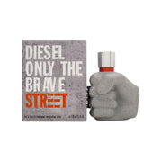 Diesel Only The Brave Street Eau de Toilette 50 ml fra Diesel, grå betonformet flakon med knytnævedesign og blå detaljer