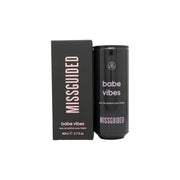 Missguided Babe Vibes Eau de Parfum, Missguided, 80 ml – klar glasflaske med rosa duft og guldfarvet kantet låg